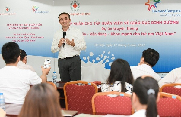 Ông Arnoud - Tổng giám đốc FrieslandCampina Việt Nam phát biểu tại buổi tập huấn.