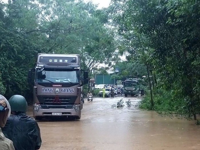 Địa phận trung tâm thị trấn huyện Sơn Dương cũng bị ngập lụt nặng (Nguồn ảnh: Người dân cung cấp)