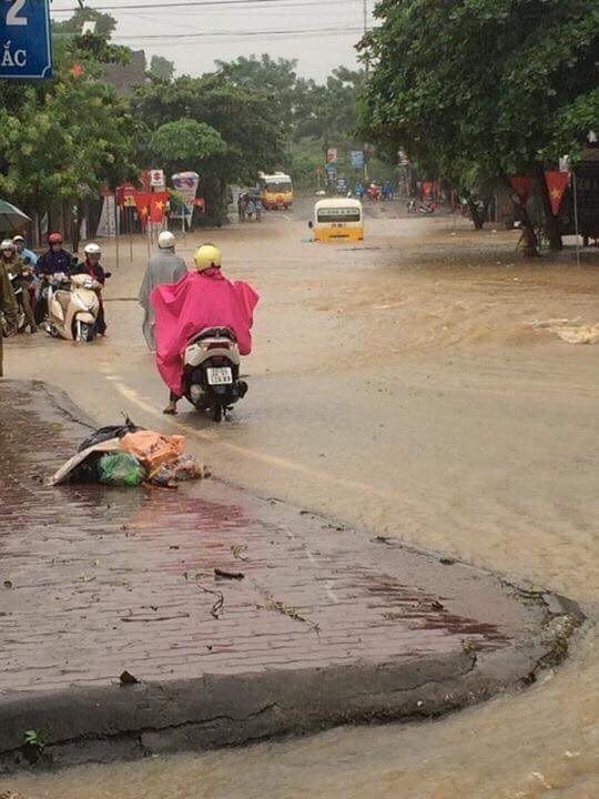 Mưa lớn gây ảnh hưởng rất nhiều tuyến đường trên địa bàn huyện Sơn Dương. (Nguồn ảnh: Người dân cung cấp)