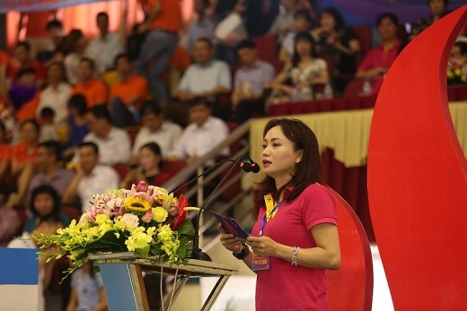 Bà Nghiêm Thùy Lan, Chủ tịch Công đoàn Dầu khí Việt Nam phát biểu khai mạc Tuần lễ Văn hóa Dầu khí lần thứ X và Đại hội Thể thao ngành Dầu khí năm 2017