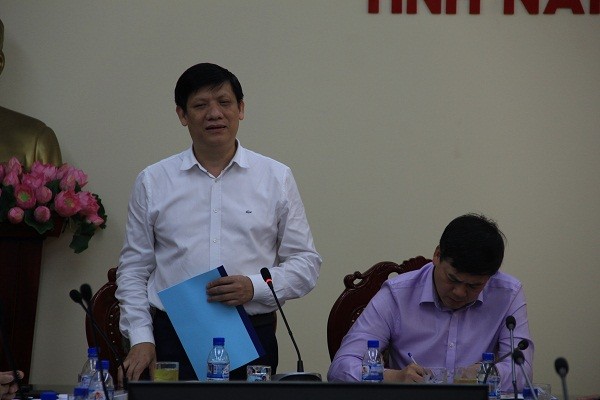 Thứ trưởng Nguyễn Thanh Long làm việc với Ủy ban nhân dân tỉnh Nam Định. Ảnh: moh.gov.vn.