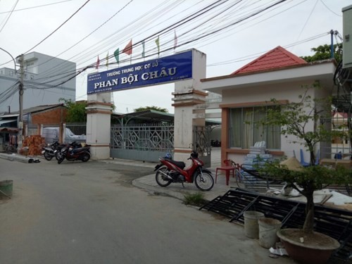 Trường Trung học cơ sở Phan Bội Châu (Cà Mau), nơi xảy ra nhiều vụ việc lùm xùm, gây bức xúc. Ảnh: Ngọc Huỳnh