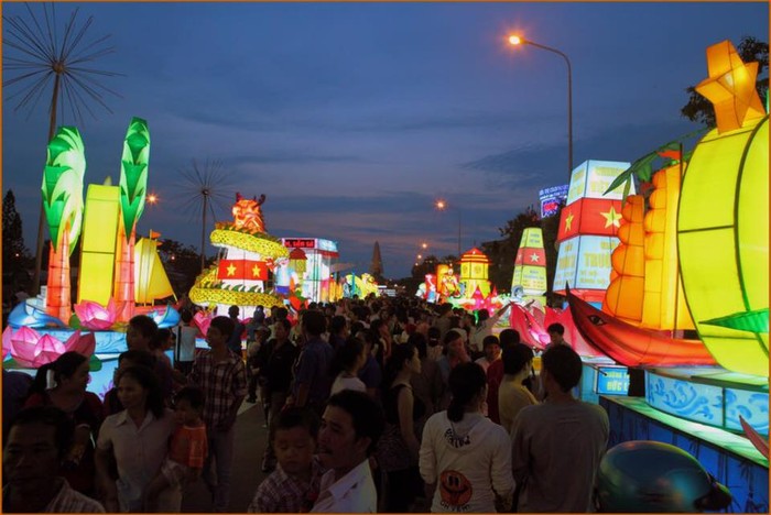 Lễ hội đèn trung thu tại Phan Thiết (Bình Thuận). (Ảnh: Đỗ Quyên)