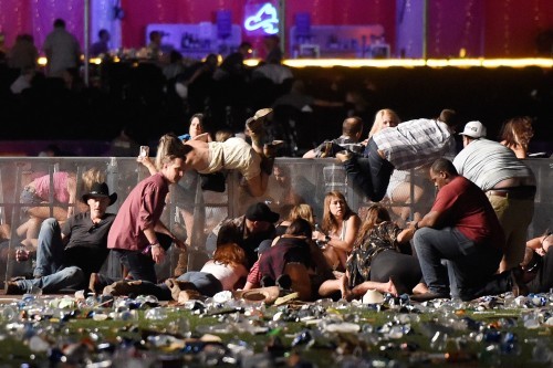 Hiện trường vụ xả súng ở Las Vegas hôm 1/10 (Ảnh CNN)