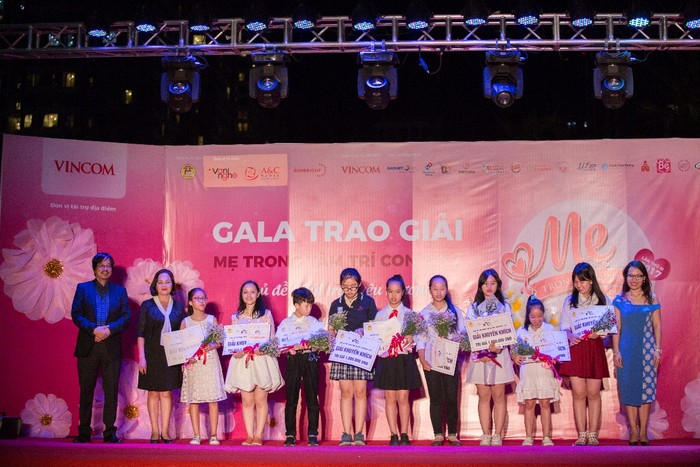 Chương trình Gala trao giải của cuộc thi “Mẹ trong tâm trí con” 2017 đã diễn ra trong không khí ấm cúng tại Quảng trường Times City