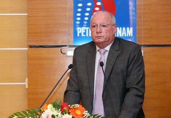 Tổng giám đốc Rosneft Việt Nam - ông Mervyn Goddings phát biểu tại buổi lễ.