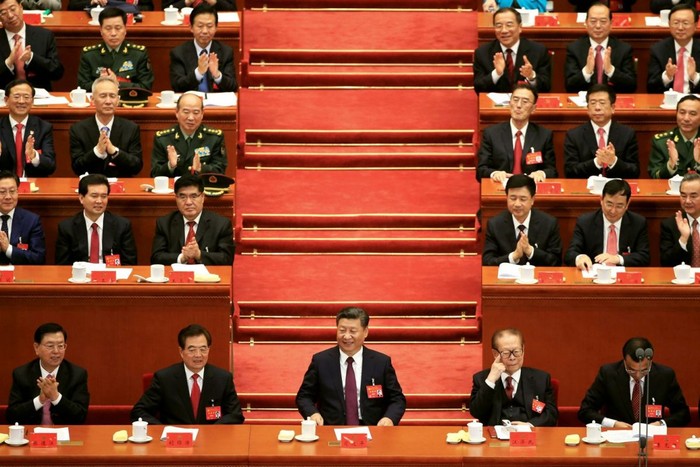 Đại hội Đảng Cộng sản Trung Quốc lần thứ 19, dãy bàn đầu từ trái qua: ông Trương Đức Giang, ông Hồ Cẩm Đào, ông Tập Cận Bình, ông Giang Trạch Dân và ông Lý Khắc Cường. Ảnh: Reuters