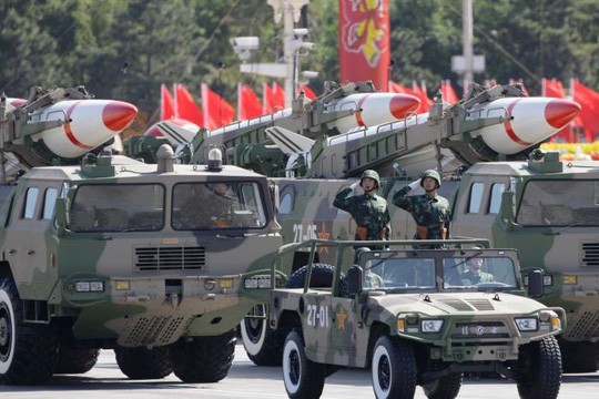 Lực lượng tên lửa của Trung Quốc trong một lễ duyệt binh (Ảnh: Reuters)
