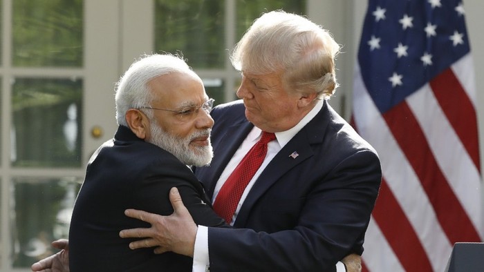 Thủ tướng Ấn Độ Narendra Modi và Tổng thống Mỹ Donald Trump (Ảnh: CNN)