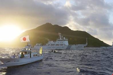 Tàu hải cảnh Trung Quốc di chuyển gần đảo Senkakus / Điếu Ngư trên biển Hoa Đông (Ảnh: Kyodo)