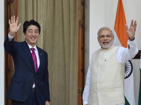 Thủ tướng Nhật Bản Shinzo Abe và Thủ tướng Ấn Độ Narendra Modi (Ảnh: Kyodo)