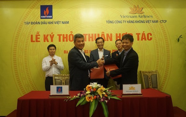 Lãnh đạo PVN và Vietnam Airlines ký Thỏa thuận hợp tác
