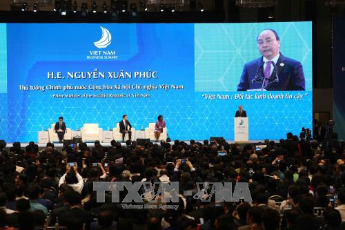 Thủ tướng Nguyễn Xuân Phúc phát biểu khai mạc Hội nghị Thượng đỉnh Kinh doanh Việt Nam 2017, sáng 7/11. Ảnh: TTXVN