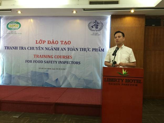 Ông Đỗ Hữu Tuấn, Phó Cục trưởng Cục An toàn thực phẩm phát biểu khai giảng khóa học