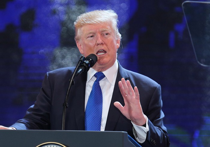 Tổng thống Hoa Kỳ Donald Trump phát biểu trước các lãnh đạo doanh nghiệp APEC.