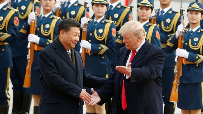 Chủ tịch Trung Quốc Tập Cận Bình và Tổng thống Mỹ Donald Trump duyệt đội danh dự (Ảnh: Tân Hoa Xã)