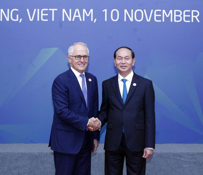 Chủ tịch nước Trần Đại Quang đón Thủ tướng Australia Malcolm Turnbull.