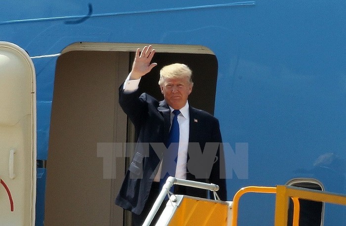 Trưa 10/11, Tổng thống Hoa Kỳ Donald Trump dẫn đầu Đoàn lãnh đạo Cấp cao Hoa Kỳ đã đến Đà Nẵng, bắt đầu tham dự Tuần lễ Cấp cao APEC 2017. (Nguồn: TTXVN)