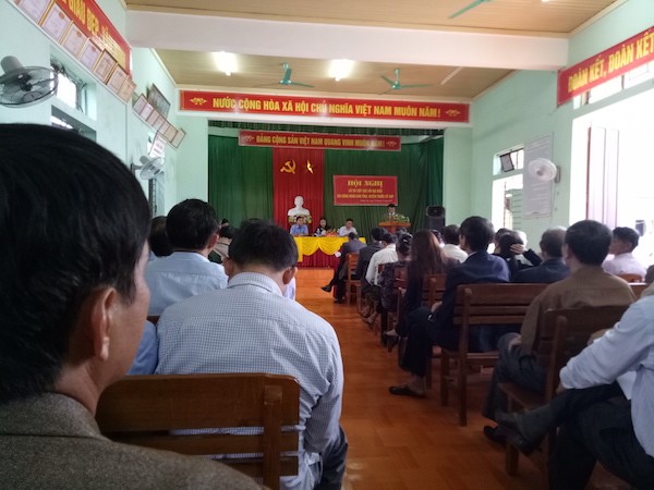 Toàn cảnh cuộc họp của Hội đồng nhân dân tỉnh Hà Tĩnh với cử tri 7 xã huyện Lộc Hà. (Ảnh: Lê Văn Vỵ)