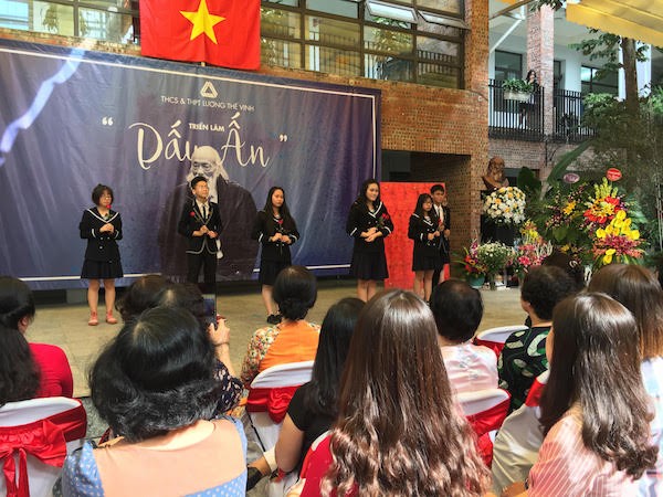 Học sinh trường Trung học phổ thông dân lập Lương Thế Vinh đem lời ca tiếng hát và những vũ điệu tri ân thầy cô