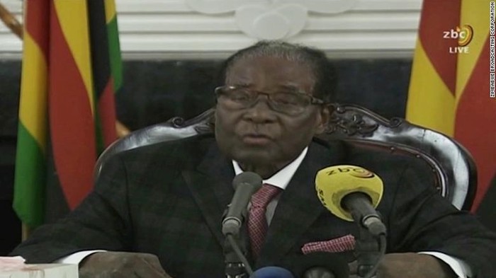 Tổng thống Zimbabwe Robert Mugabe phát biểu trên truyền hình tối 19/11 (Ảnh: CNN)