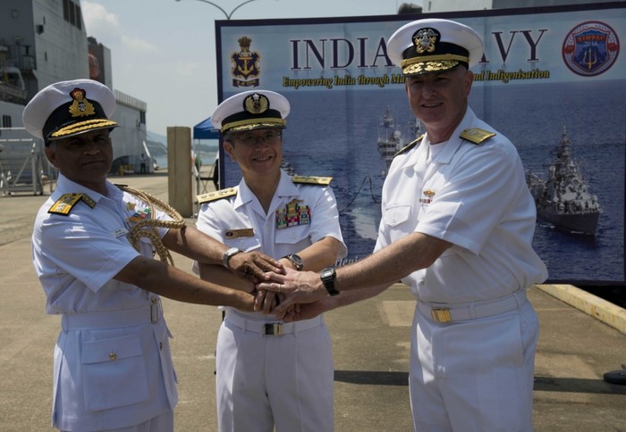 3 sĩ quan chỉ huy hải quân Ấn Độ, Nhật Bản, Hoa Kỳ tại cuộc tập trận chung Malabar-2016, ảnh: dvidshub.net.