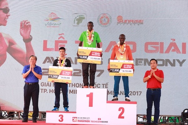 Vận động viên Đỗ Quốc Luật thi đấu thành công ngoài mong đợi tại giải Marathon Quốc tế Thành phố Hồ Chí Minh Techcombank 2017.