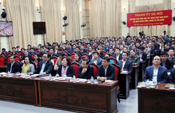 Các đại biểu dự hội nghị trực tuyến quán triệt Nghị quyết Trung ương 6 khóa XII tại điểm cầu Hà Nội