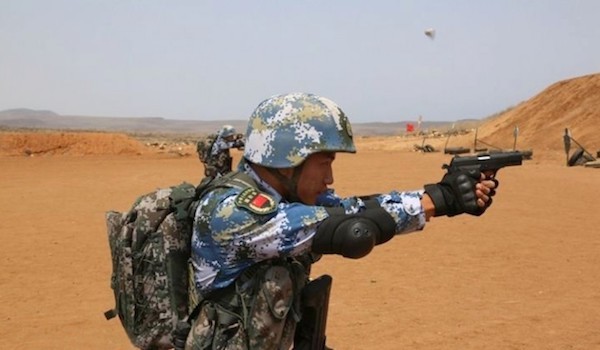 Binh sĩ Trung Quốc đang huấn luyện tại căn cứ quân sự ở Djibouti (Ảnh: AP)