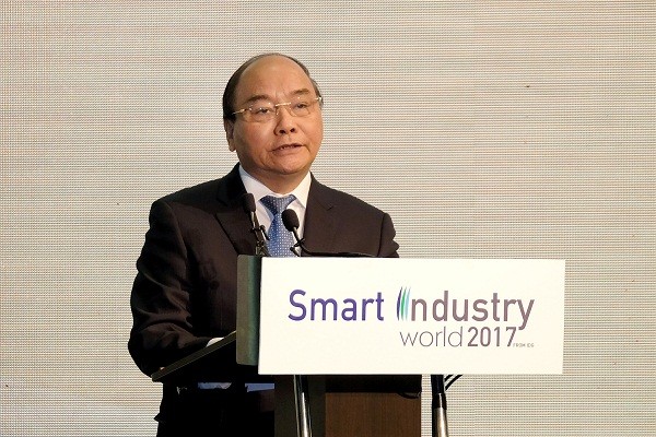 Thủ tướng Nguyễn Xuân Phúc phát biểu tại lễ khai mạc hội thảo, triển lãm quốc tế “Phát triển công nghiệp thông minh - Smart Industry World 2017”