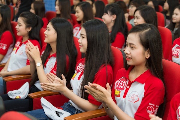 Các thí sinh Hoa khôi sinh viên tại buổi giao lưu khởi nghiệp
