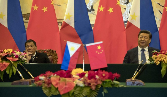 Tổng thống Philippines Rodrigo Duterte và Chủ tịch Trung Quốc Tập Cận Bình (Ảnh: AP)