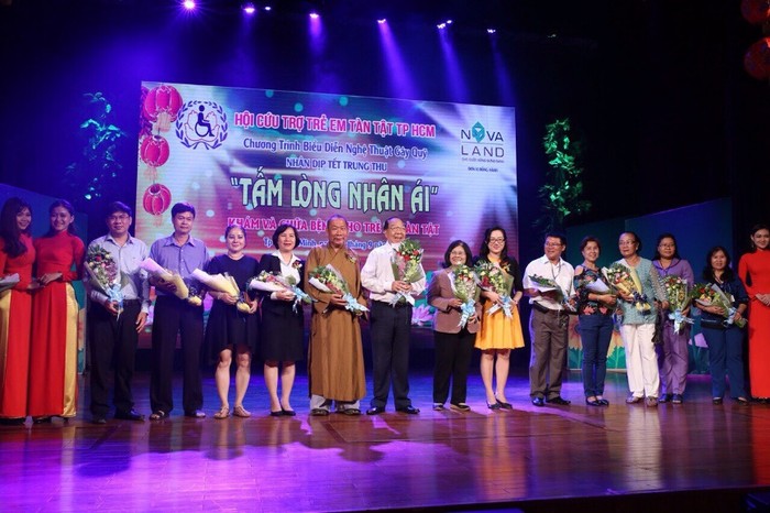Chương trình “Tấm lòng nhân ái” của Hội Cứu trợ Trẻ em tàn tật Thành phố Hồ Chí Minh nhằm gây quỹ chăm lo, giúp đỡ, chữa bệnh cho trẻ em tàn tật tại nhiều tỉnh thành.