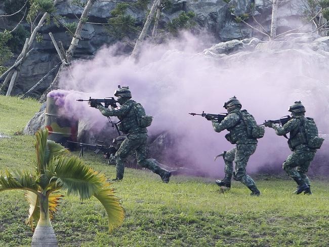 Binh sĩ Đài Loan tập trận phòng thủ trước sự răn đe từ bên ngoài (Ảnh: AP)