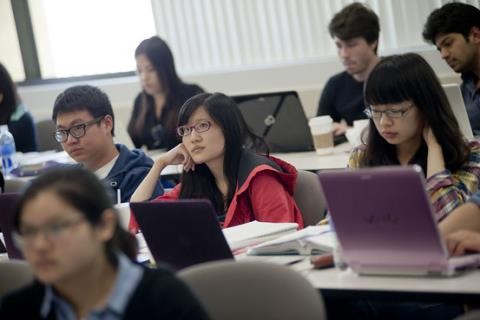 Sinh viên thuộc loại hình khoa học kỹ thuật (STEM) của Trung Quốc (Ảnh: Reuters)