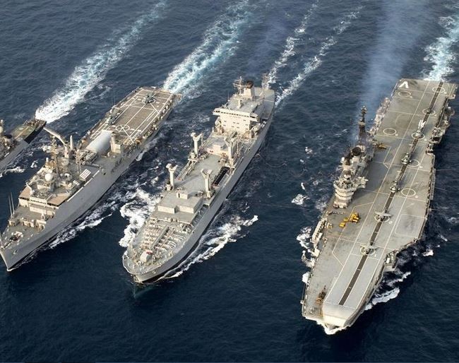 Hạm đội Hải quân Ấn Độ (Ảnh: Sina)