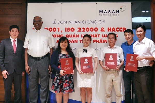 Nhận chứng chỉ ISO 9001, ISO 22000 và HACCP cho 12 nhà máy thức ăn chăn nuôi, Masan đặt nền tảng để hoàn tất câu chuyện chuỗi giá thịt đầu tiên ở Việt Nam.