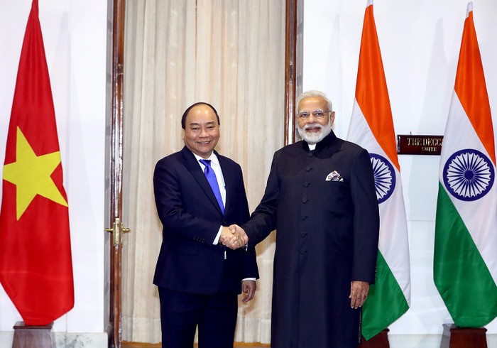 Thủ tướng Nguyễn Xuân Phúc và Thủ tướng Ấn Độ Narendra Modi (Ảnh: dangcongsan.vn)