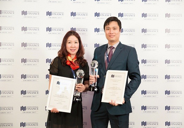 PVcomBank được trao hai giải thưởng “Ngân hàng bán lẻ đổi mới hiệu quả nhất Việt Nam 2017” và “Ngân hàng tài trợ thương mại hiệu quả nhất Việt Nam 2017”.
