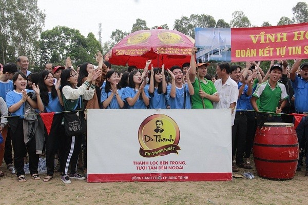 Hàng ngàn người dân Thị xã Tân Châu chào đón chương trình Nhịp cầu ước mơ