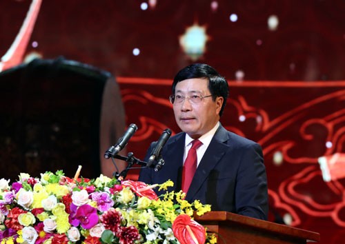 Phó Thủ tướng, Bộ trưởng Bộ Ngoại giao Phạm Bình Minh phát biểu tại Chương trình Xuân Quê hương 2018. Ảnh: VGP/Hải Minh