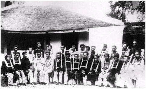 Những người tham gia kháng thuế năm 1908 (Ảnh: nghiencuulichsu.com)