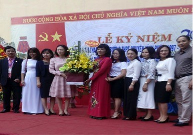 Thầy trò trong Hội trường Trung học phổ thông Chuyên Vĩnh Phúc 2017.