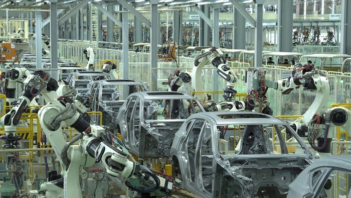 Dây chuyền hàn robot tự động được chuyển giao từ tập đoàn Mazda Nhật Bản. (Ảnh: Vneconomy.vn)