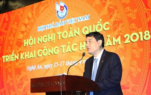 Đồng chí Nguyễn Đắc Vinh, Bí thư tỉnh ủy Nghệ An phát biểu chào mừng Hội nghị.