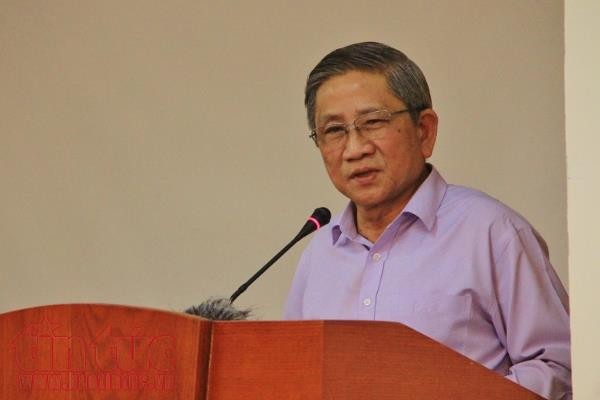 Giáo sư Nguyễn Minh Thuyết thừa nhận chương trình mới có nội dung khó và nặng. Ảnh: TTXVN