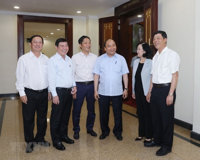 Ủy viên Bộ Chính trị, Thủ tướng Chính phủ Nguyễn Xuân Phúc với các đại biểu. (Ảnh: Phương Hoa/TTXVN)