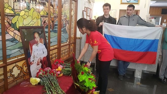 Ngày 18/5, Tổng Lãnh sự quán Việt Nam tại Vladivostok phối hợp Hội hữu nghị Nga - Việt, Hội người Việt Nam vùng Primorye tổ chức mừng sinh nhật Bác Hồ. Ảnh: Báo Nhân Dân