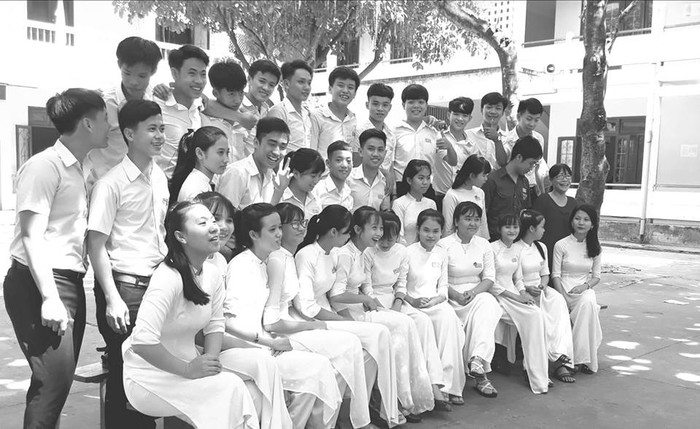 Hình ảnh học sinh 12 Trường Trung học phổ thông Huỳnh Thúc Kháng (Quảng Ngãi), kỷ niệm ra trường năm 2018. Ảnh: Đỗ Tấn Ngọc