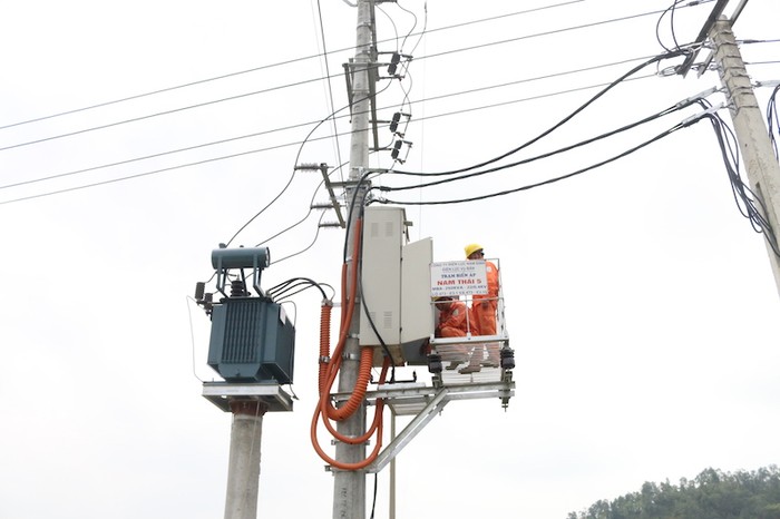 Tổng công ty Điện lực miền Bắc (EVNNPC) triển khai công tác đảm bảo điện cho các địa điểm phục vụ thi trên địa bàn 27 tỉnh phía Bắc